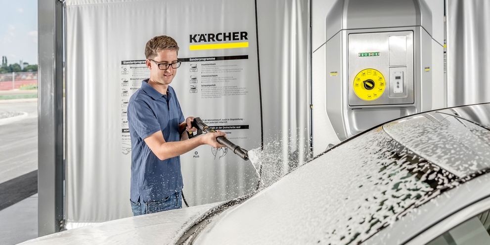 Auto waschen mit Schaumpolish