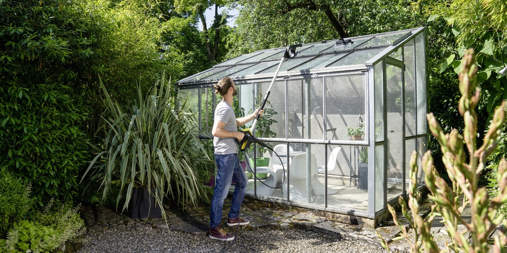 Wintergartenreinigung im Grünen