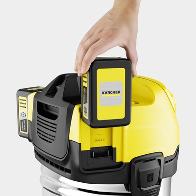 Removing the 18 V battery from the wet and dry vacuum cleaner