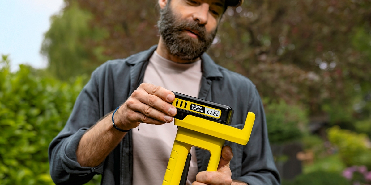 Battery setup of the Kärcher pole hedge trimmer