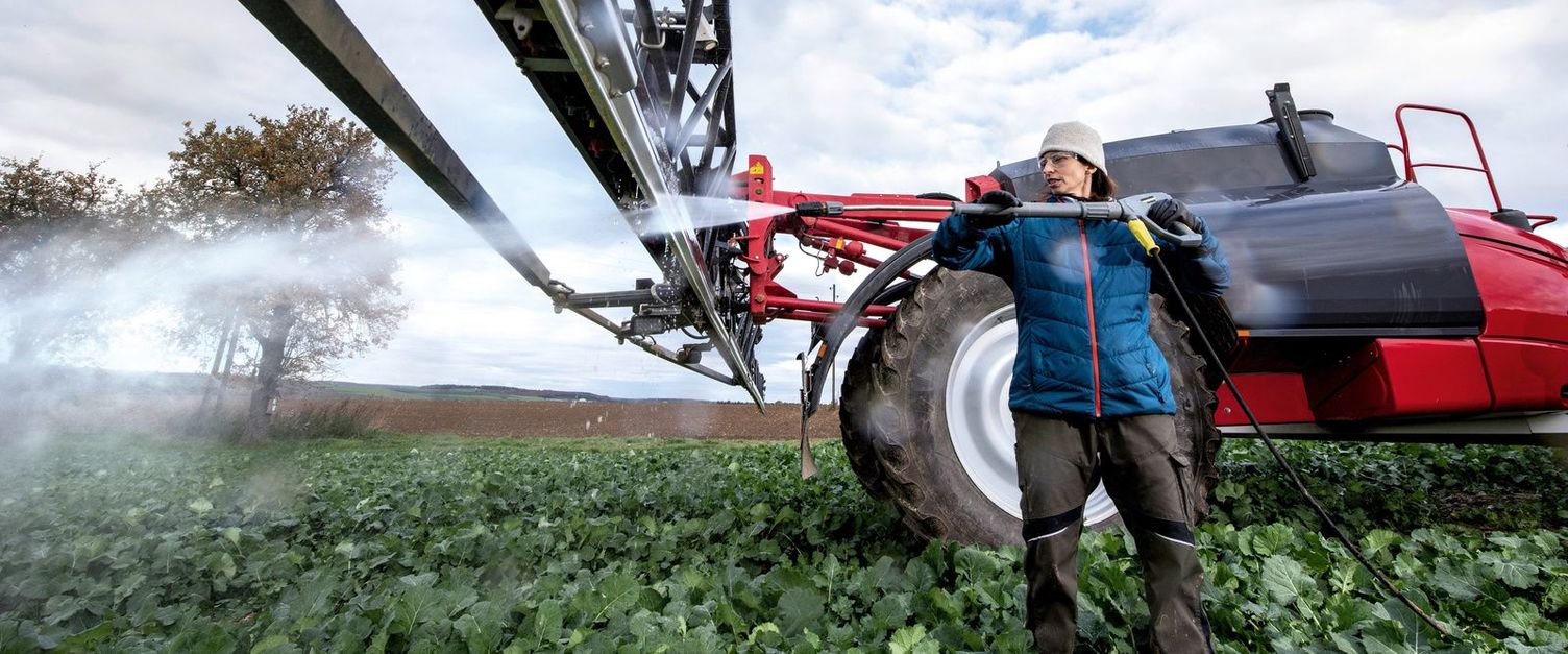 Field sprayers external cleaning Field sprayers external cleaning