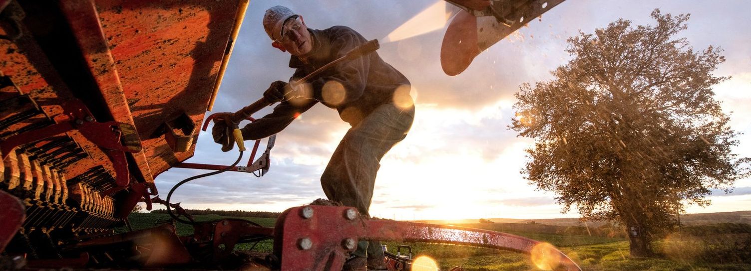 Cleaning field sprayers has legal requirements Cleaning field sprayers has legal requirement