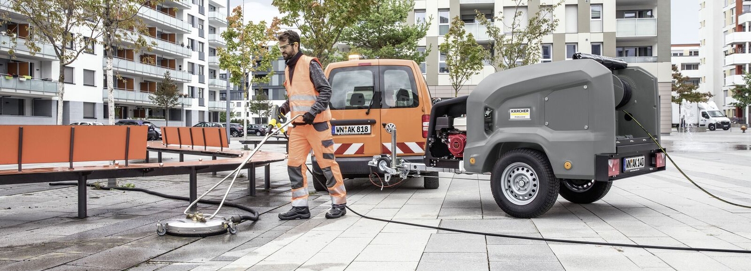 Kärcher surface cleaner in outdoor area