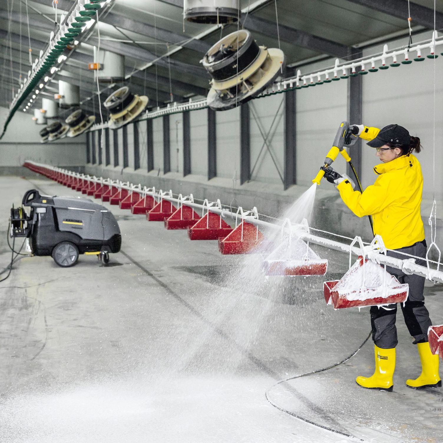 Stable cleaning with Kärcher hot water high-pressure cleaner Stable cleaning with Kärcher hot water high-pressure cleaner