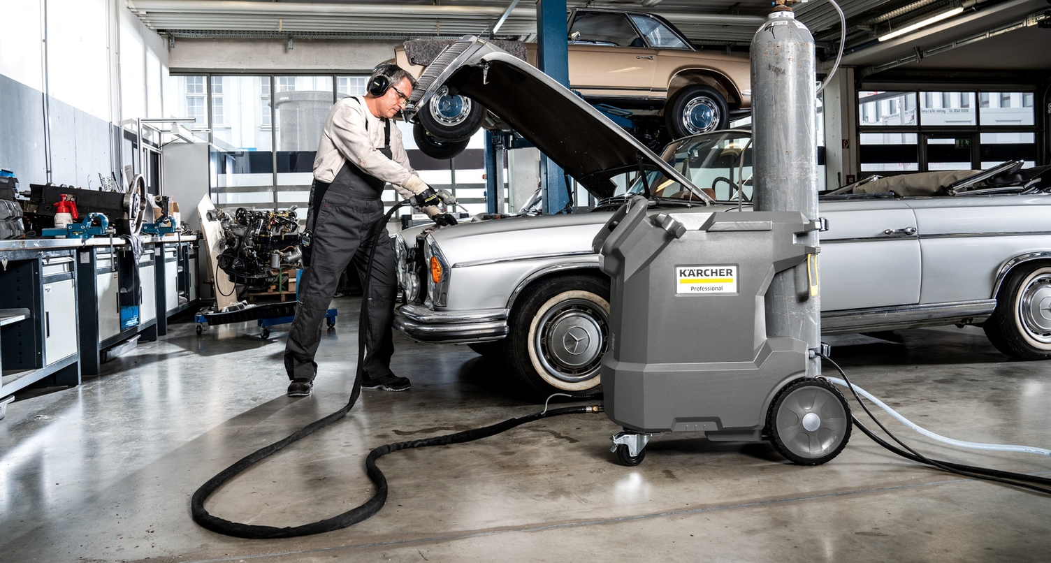 Dry ice blasting in car workshops