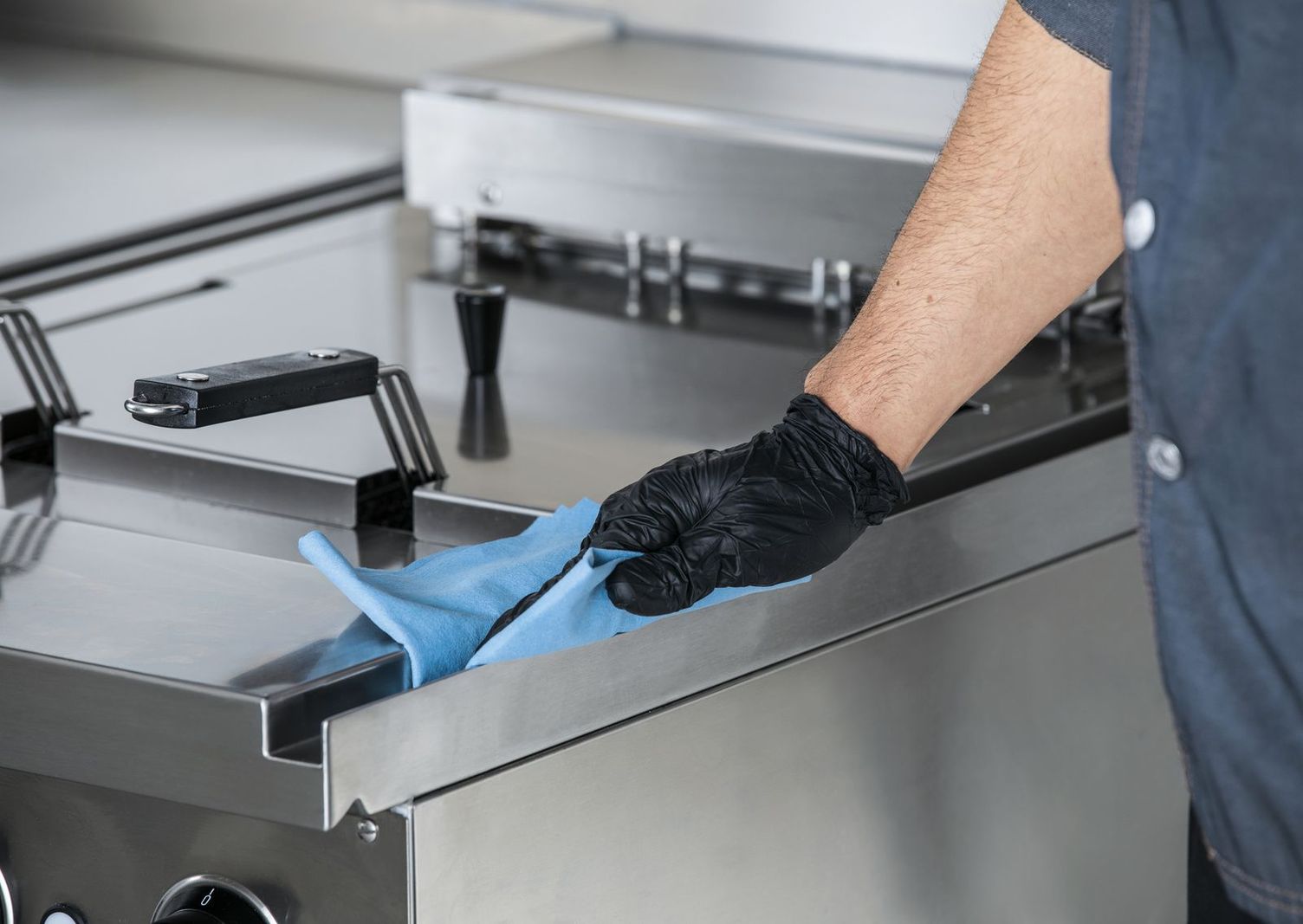 Manual cleaning Manual cleaning