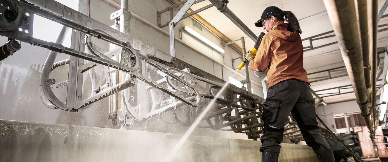 Milking parlour cleaning