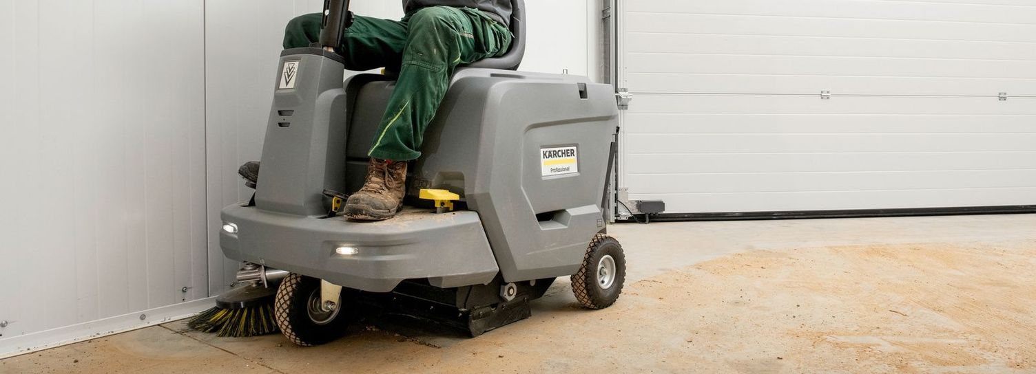 Cleaning grain stores with vacuum sweepers