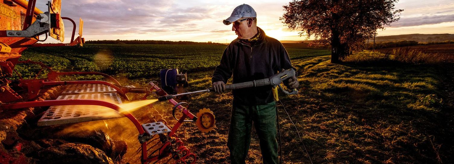 Cleaning attachments in the field 