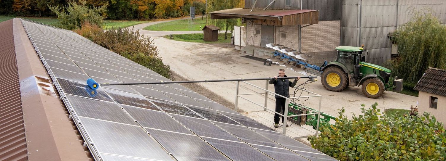 Cleaning solar panels on roofs