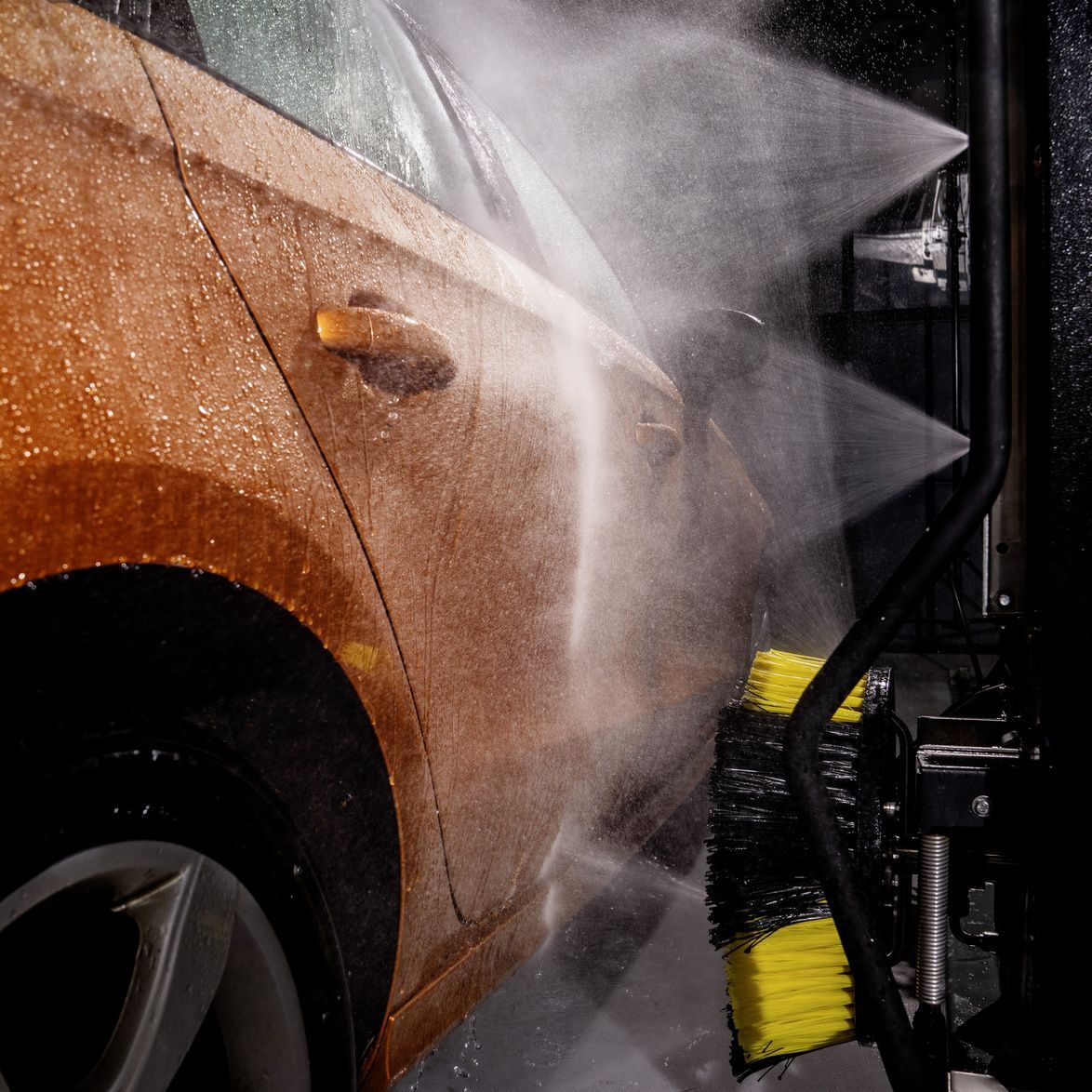 Wheel cleaning in the Kärcher gantry car wash