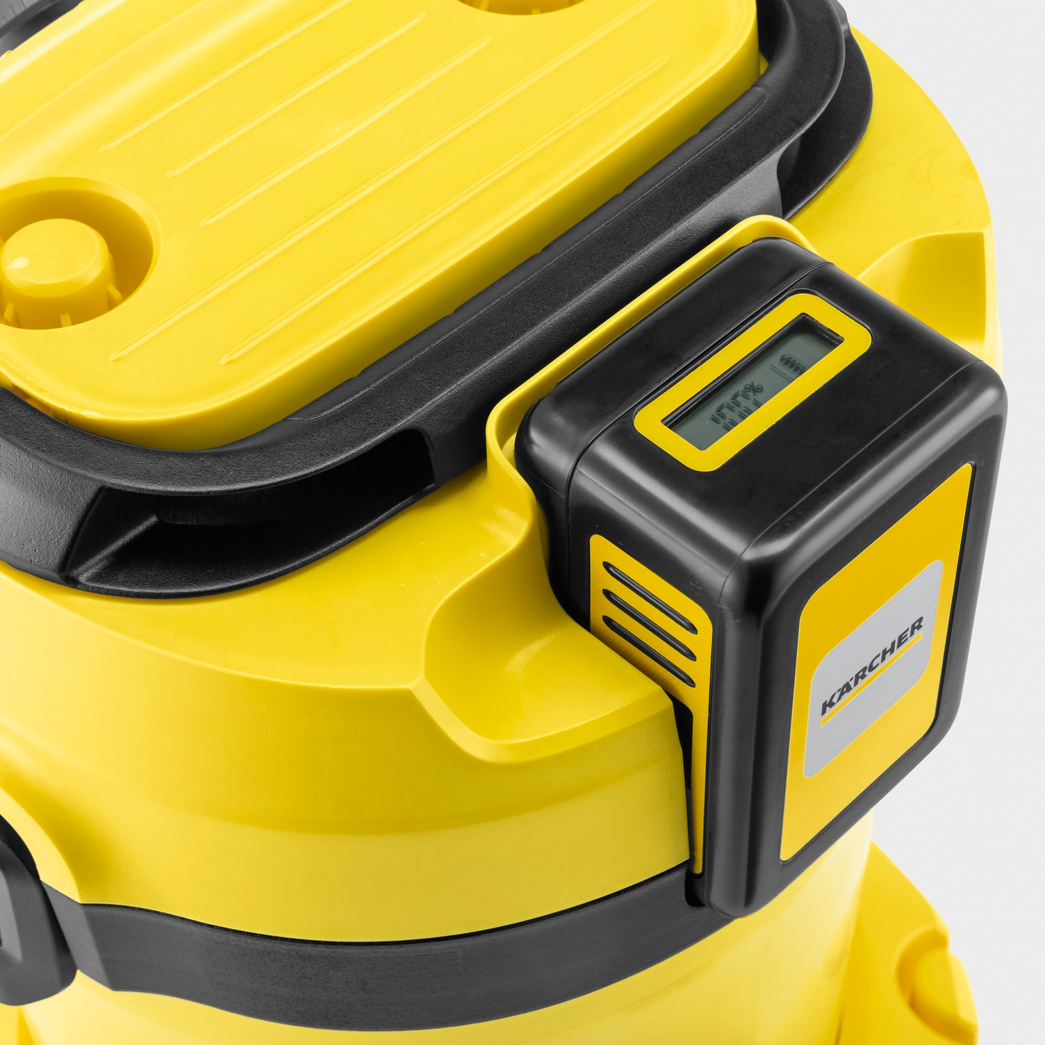 Run time is shown on the battery at the wet and dry vacuum cleaner