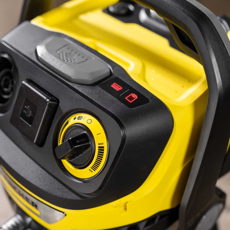 LED indicates filter clogging in the Kärcher wet and dry vacuum cleaner