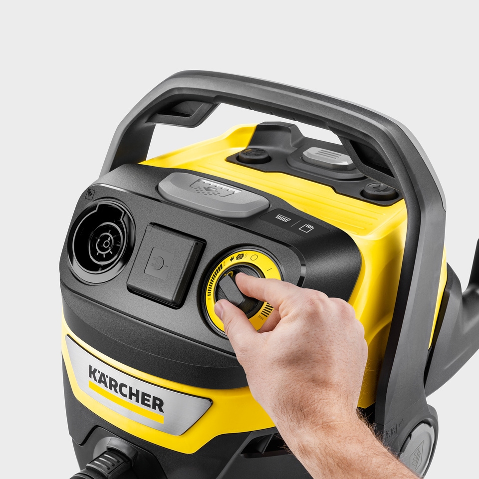 Stepless adjustment of suction power directly on the device