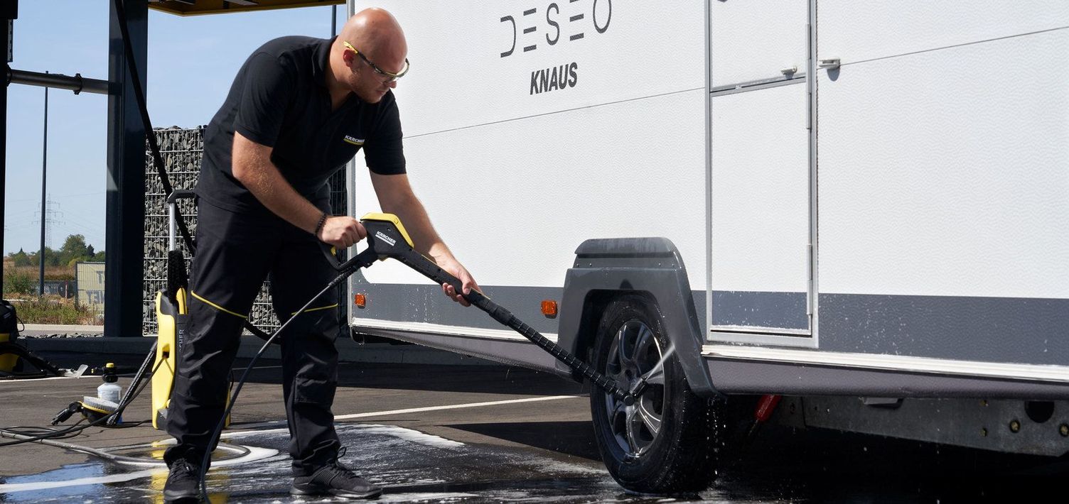 Clean wheel wells on caravan Clean wheel wells on camper