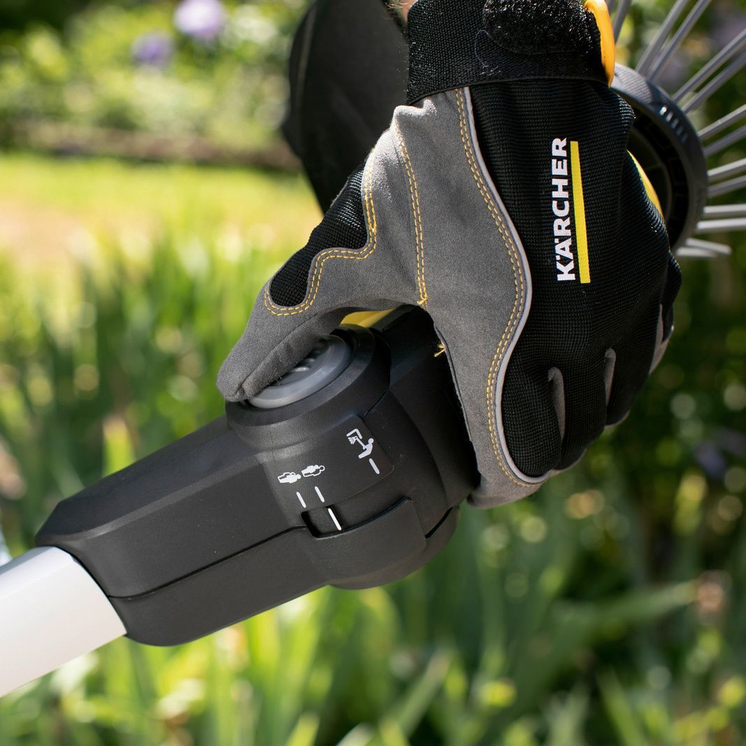 Swivelling cleaning head of the battery weed remover
