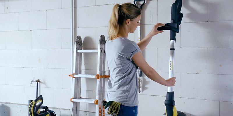 easy storage of the weed remover even in smaller spaces like a garage