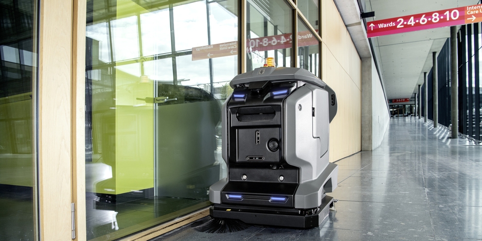 Autonomous cleaning with the KIRA scrubber drier robot Autonomous cleaning with the KIRA scrubber drier robot