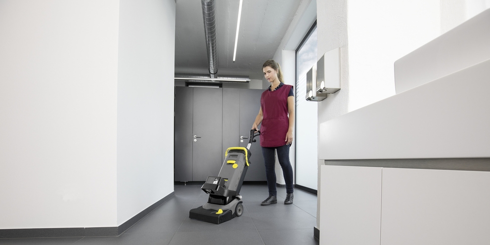 Cleaning toilet facilities/changing rooms Cleaning toilet facilities/changing rooms