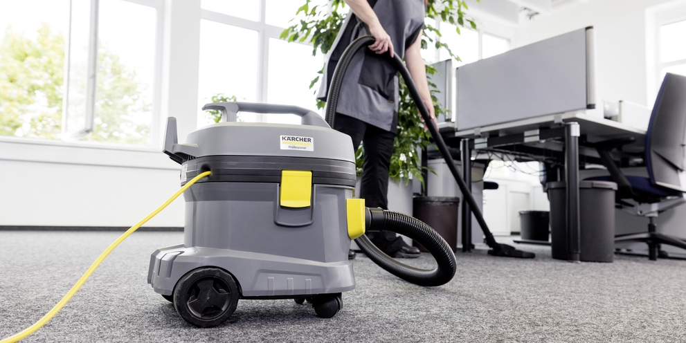 Cleaning offices Cleaning offices