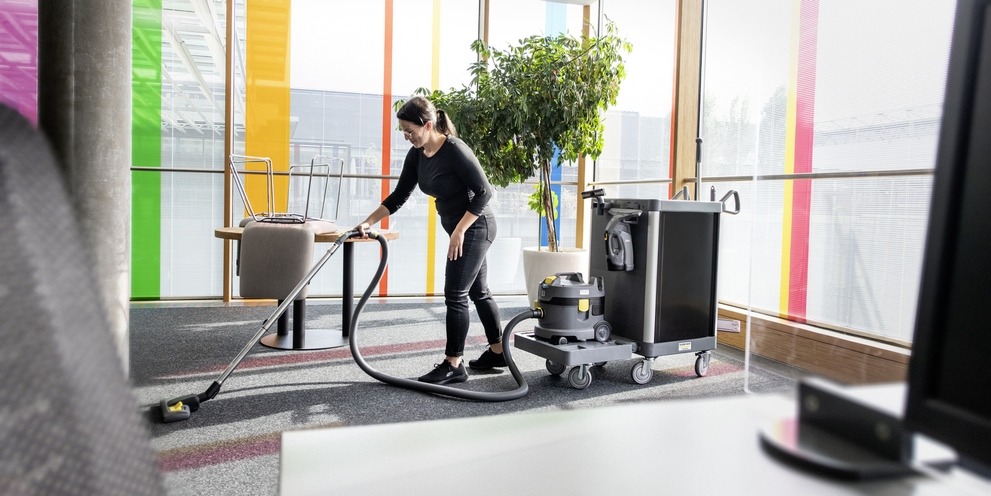 Interior cleaning Interior cleaning in building cleaning