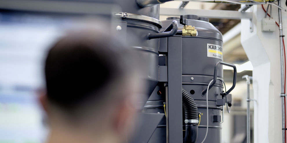 A Kärcher extraction system in the metal industry