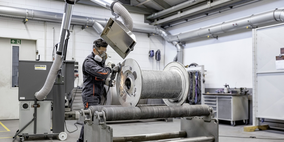 A stationary extraction system in manufacturing