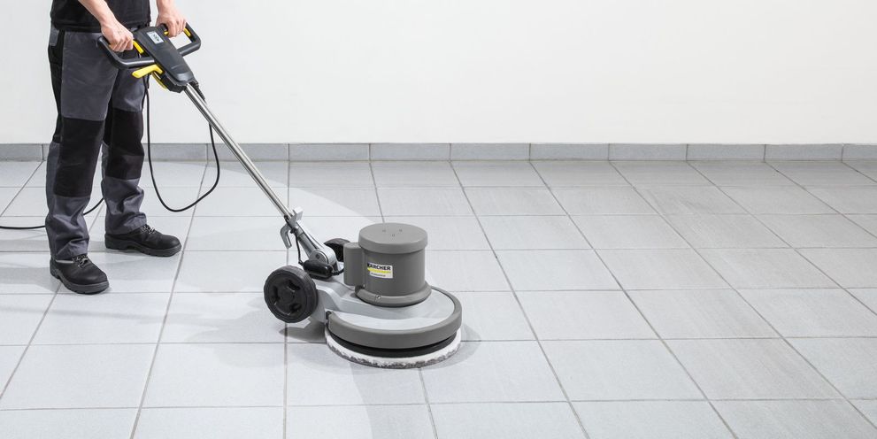 Cleaning fine stone with Kärcher single-disc machines