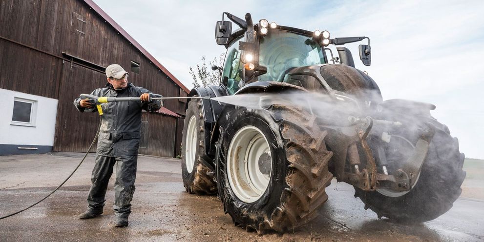 Cleaning agricultural machinery and implements Cleaning agricultural machinery and implements