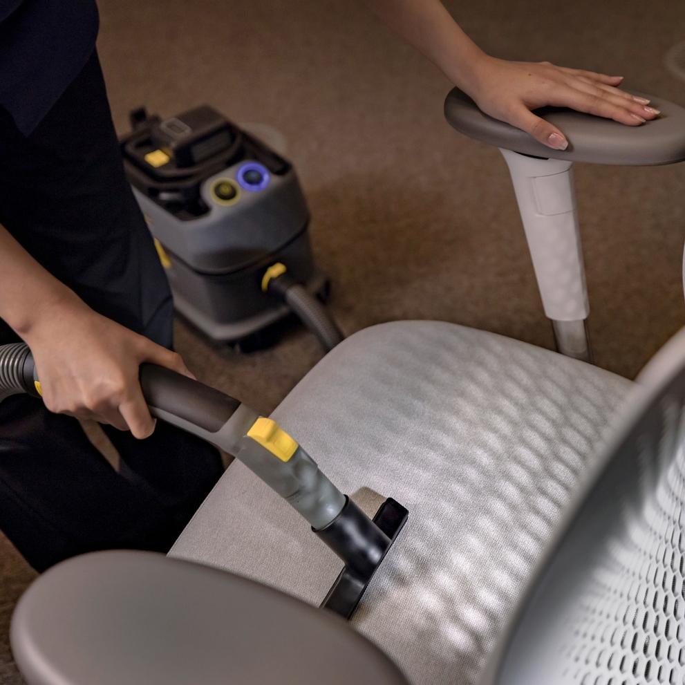 Vacuum cleaner T 15 1 BP vacuuming office chair 