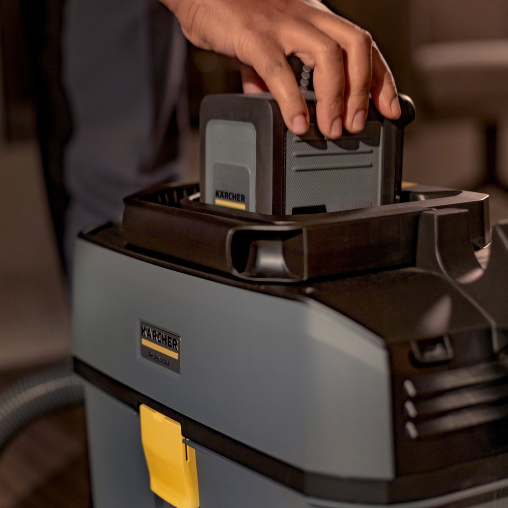 Vacuum cleaner T 15 1 BP detail view battery