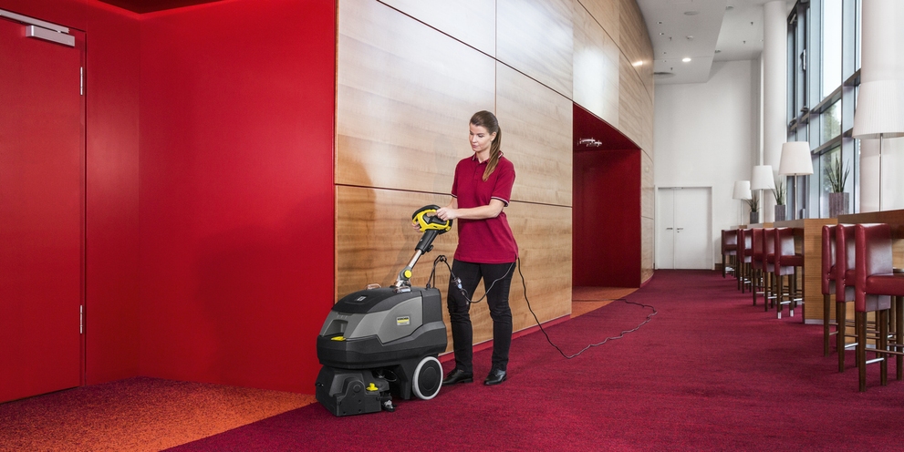 Intermediate cleaning of carpets Intermediate cleaning of carpets