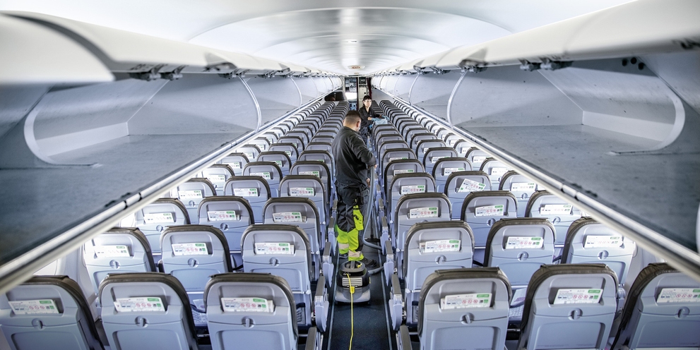 Cleaning in transportation (trains, planes, buses, railway stations)