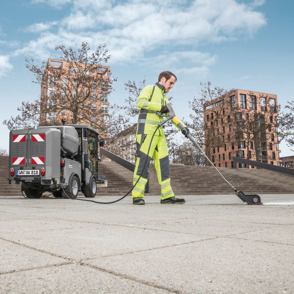 A worker removes chewing gum from the ground using the WRS 200 A worker removes chewing gum from the ground using the WRS 200