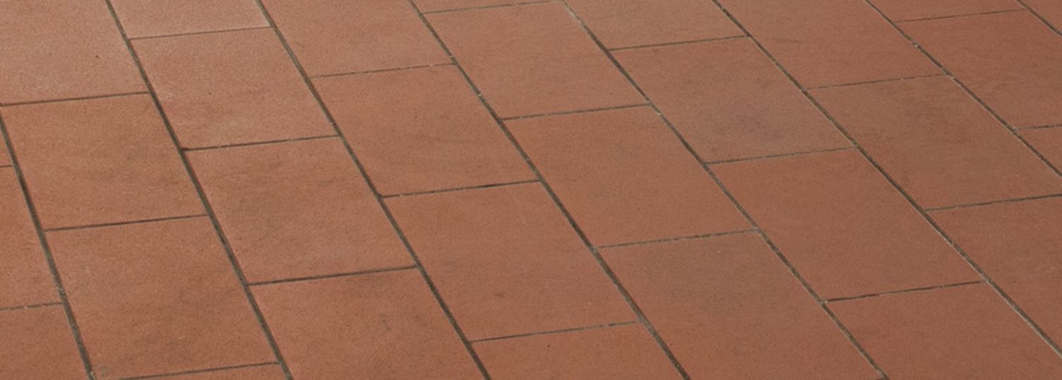Cleaning ceramic tiles with Kärcher equipment