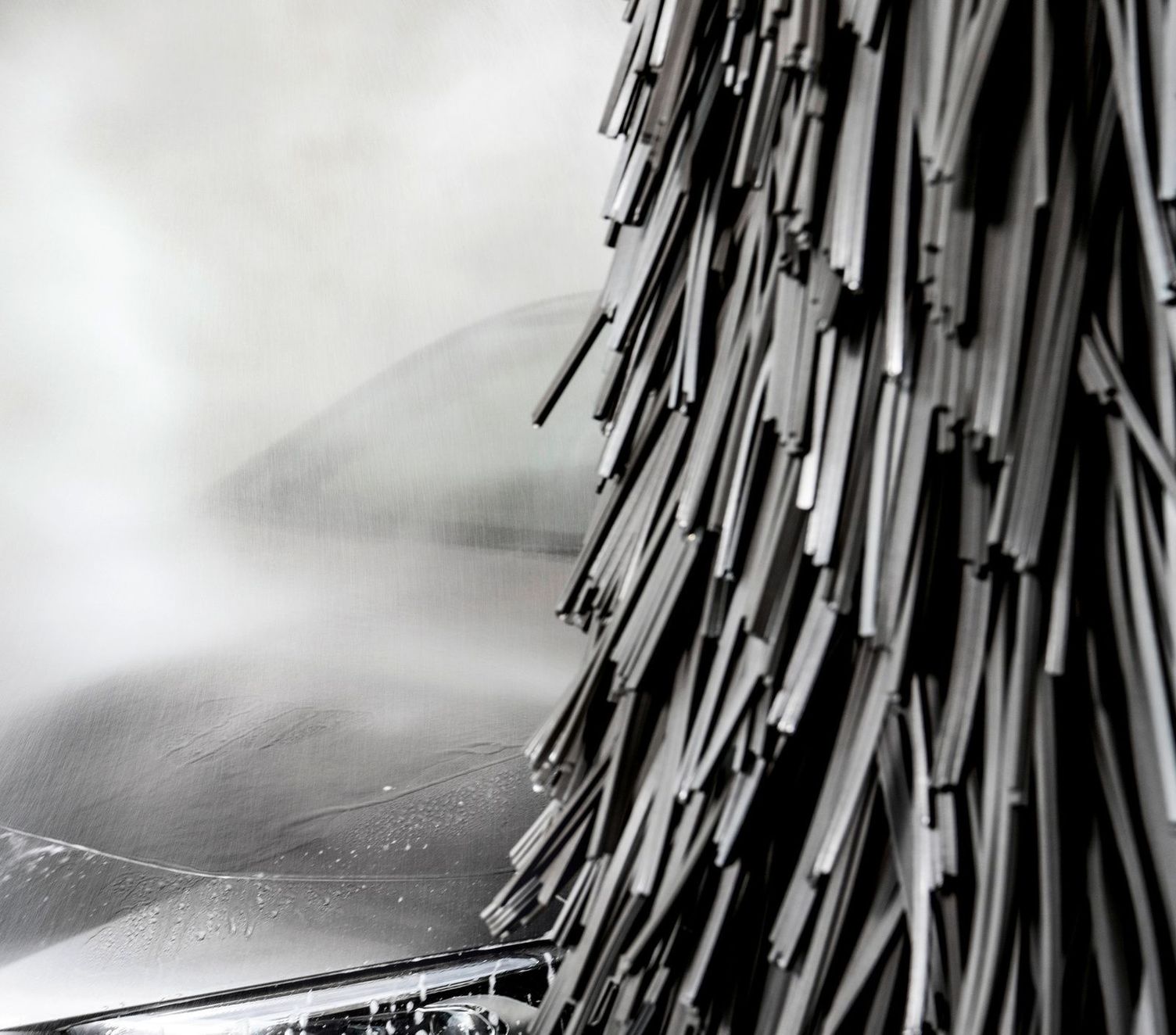 Wash brush cleaning in gantry car washes