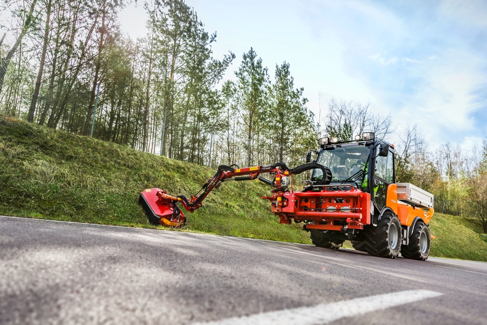 small S 130 green care flail arm mulcher municipal public services road app 05 CI 20 150 DPI