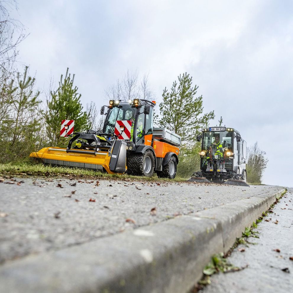 S_75_MC_130_green_care_mulching_sweeping_municipal_public_services_pavement