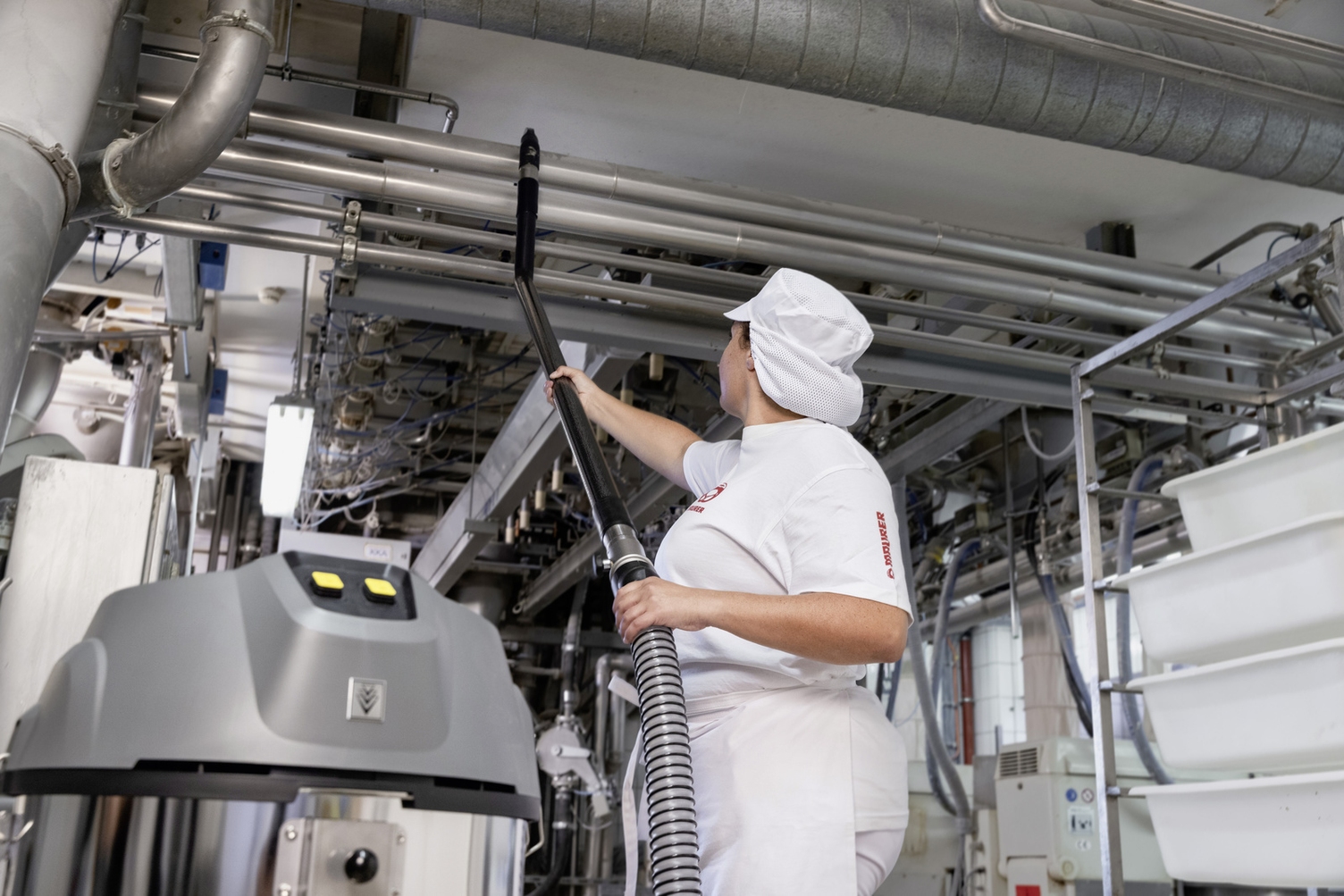 Chemical disinfection in the food production sector with Kärcher high-pressure cleaner