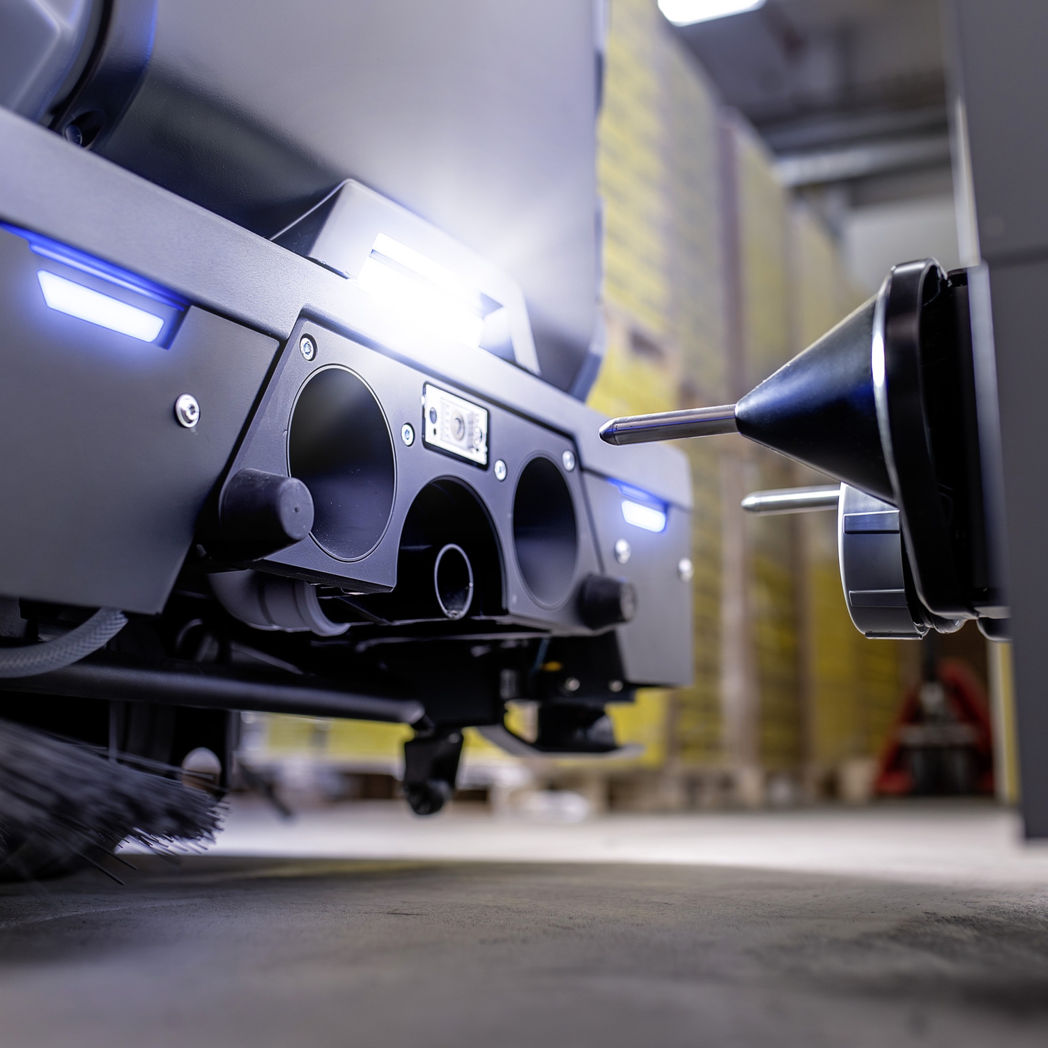 KIRA B 50 scrubber dryer robot with docking station KIRA B 50 scrubber dryer robot with docking station