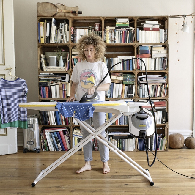 SC 5 EasyFix with steam pressure iron Woman ironing using a Kärcher steam cleaner SC 5 EasyFix with steam pressure iron