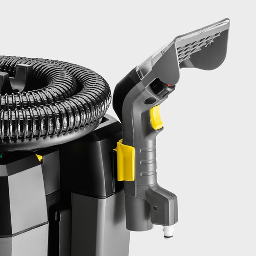 Close-up of the Kärcher Puzzi 9/1 Bp nozzle