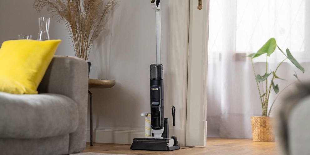 Vacuum mop with self-cleaning function in the charging station Kärcher vacuum mop with self-cleaning function in the charging station