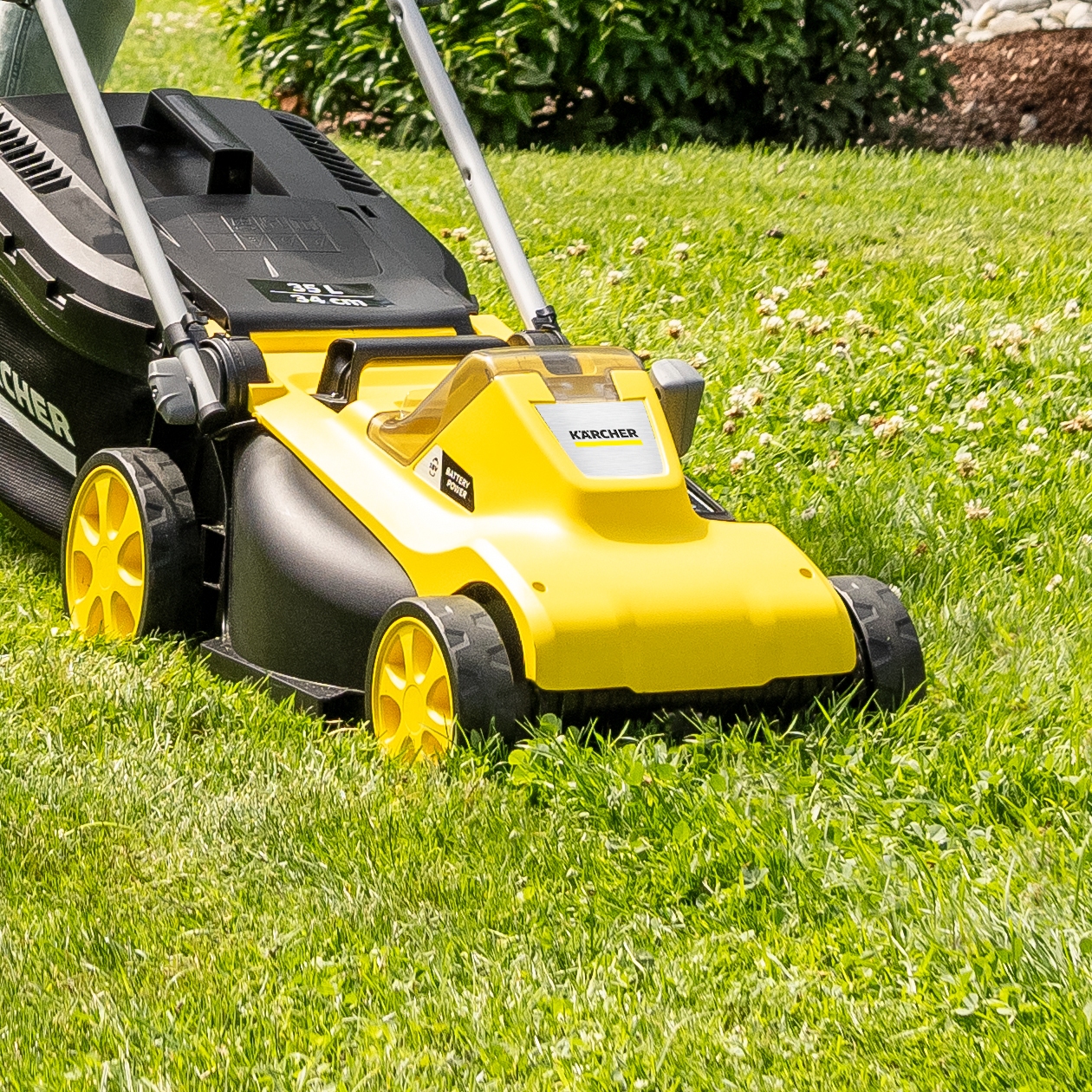Efficient mowing battery lawn mower