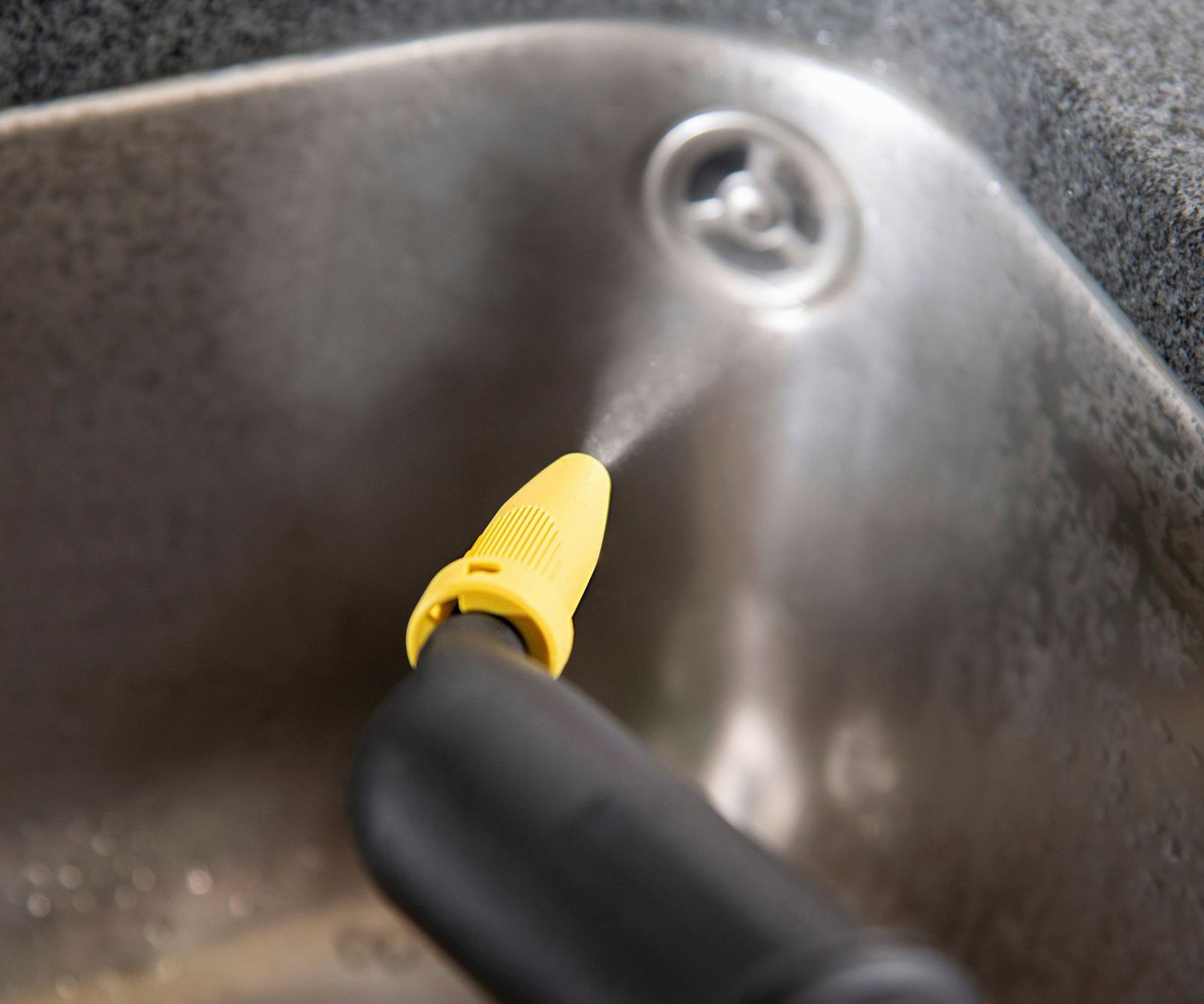 Preventing blockages in the drain with a Kärcher steam cleaner