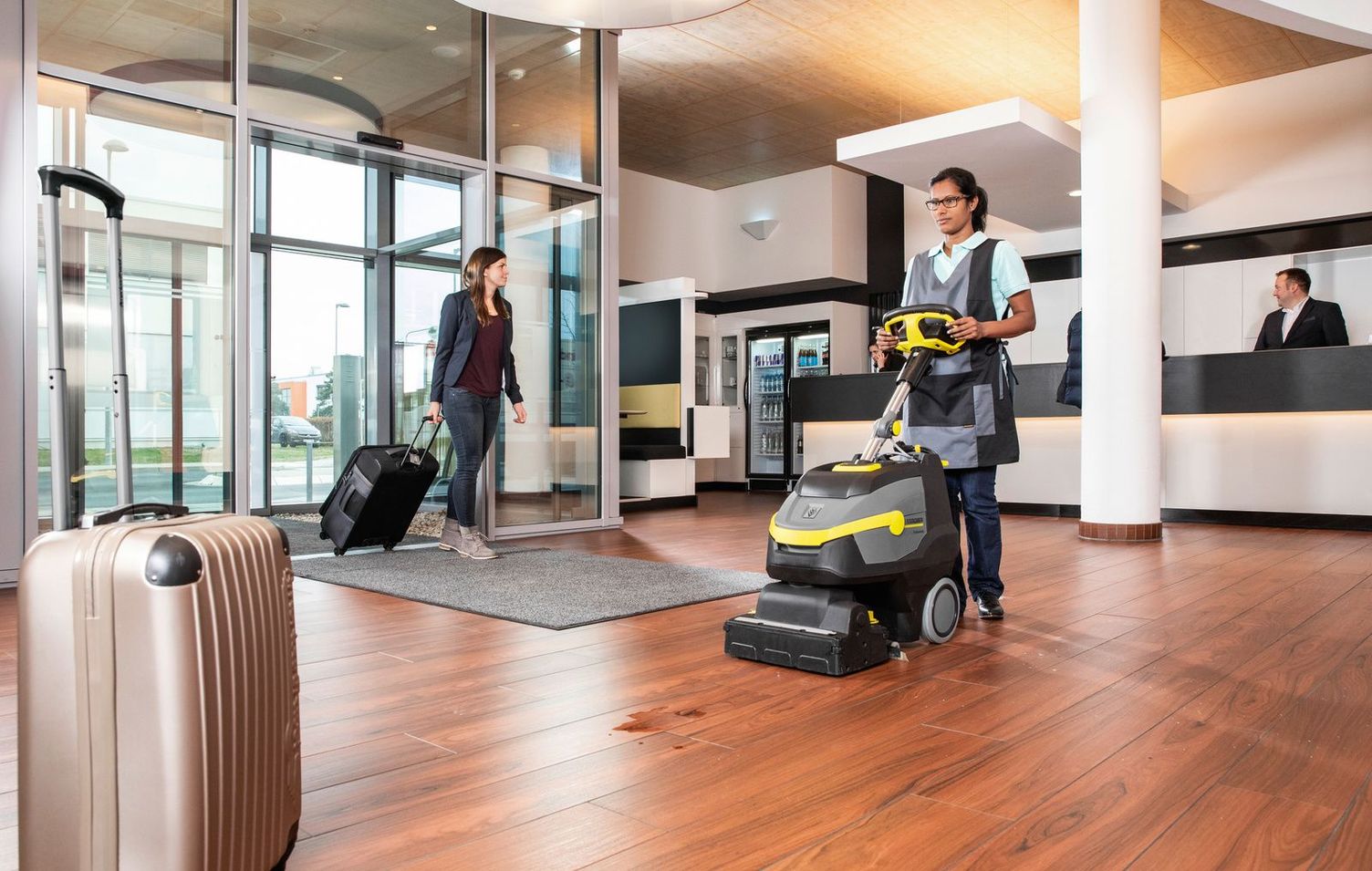 Floor cleaning with a scrubber drier