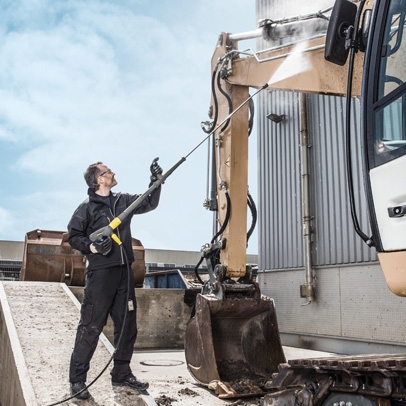 Easy Force comfortable cleaning of heavy equipment