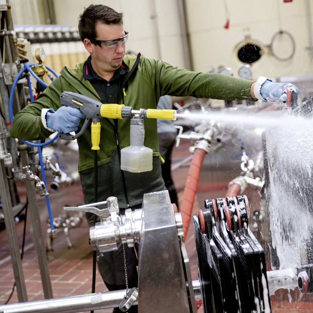 users can perform a variety of cleaning tasks users can perform a variety of cleaning tasks