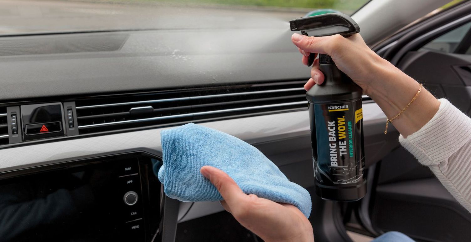 Kärcher interior cleaner sprayed on dashboard