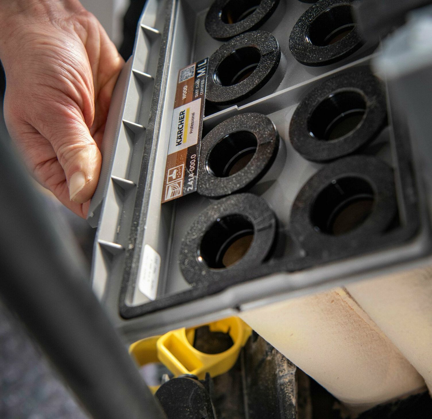 Candle filters are particularly well suited to wood dust removal A hand on a Kärcher filter